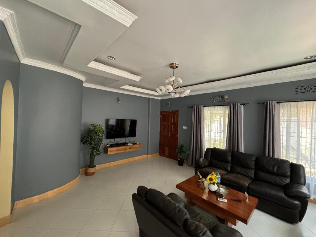 Town Retreat Moshi Apartman Kültér fotó